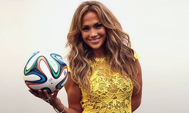 Jennifer Lopez usa vestido de Lethicia Bronstein após a abertura da Copa