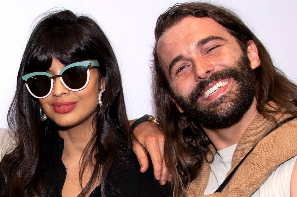 Jameela Jamil e JVN usaram o mesmo vestido e a reação deles foi perfeita
