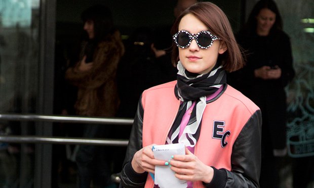 Superversátil, a jaqueta bomber faz bonito nos looks da estação