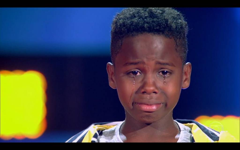 Jeremias Reis emociona técnicos e audiência na estreia do ‘The Voice Kids’