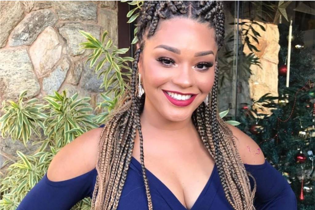 Juliana Alves remove as tranças e adota novo corte crespo