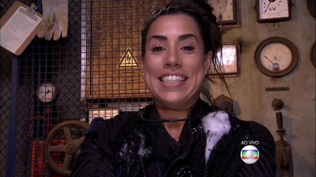 No paredão, Juliana pede a ajuda do sertanejo Leonardo