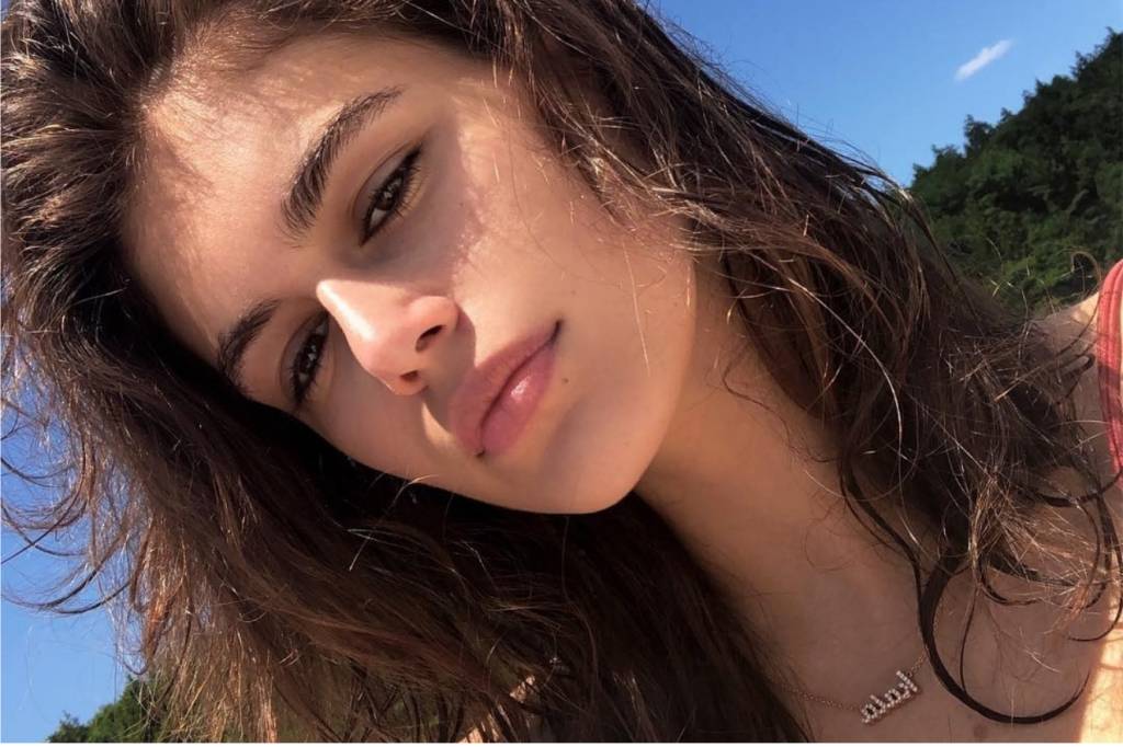 Kaia Gerber se livrou do cabelão e é mais uma a apostar no corte da vez
