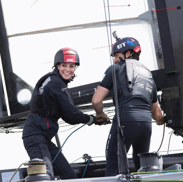 Kate Middleton pratica navegação à vela em Londres! Assista!