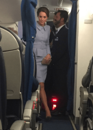 Kate Middleton embarca em voo comercial e passageiros ficam surpresos