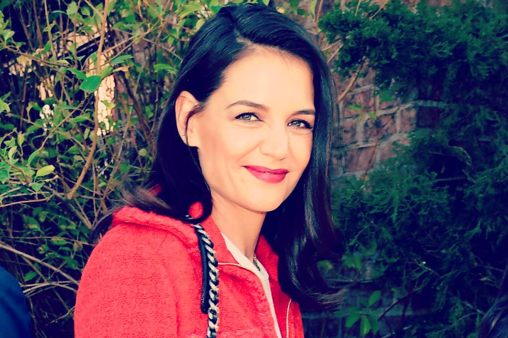 Com calça jeans do momento, Katie Holmes já é a mais bem-vestida da semana