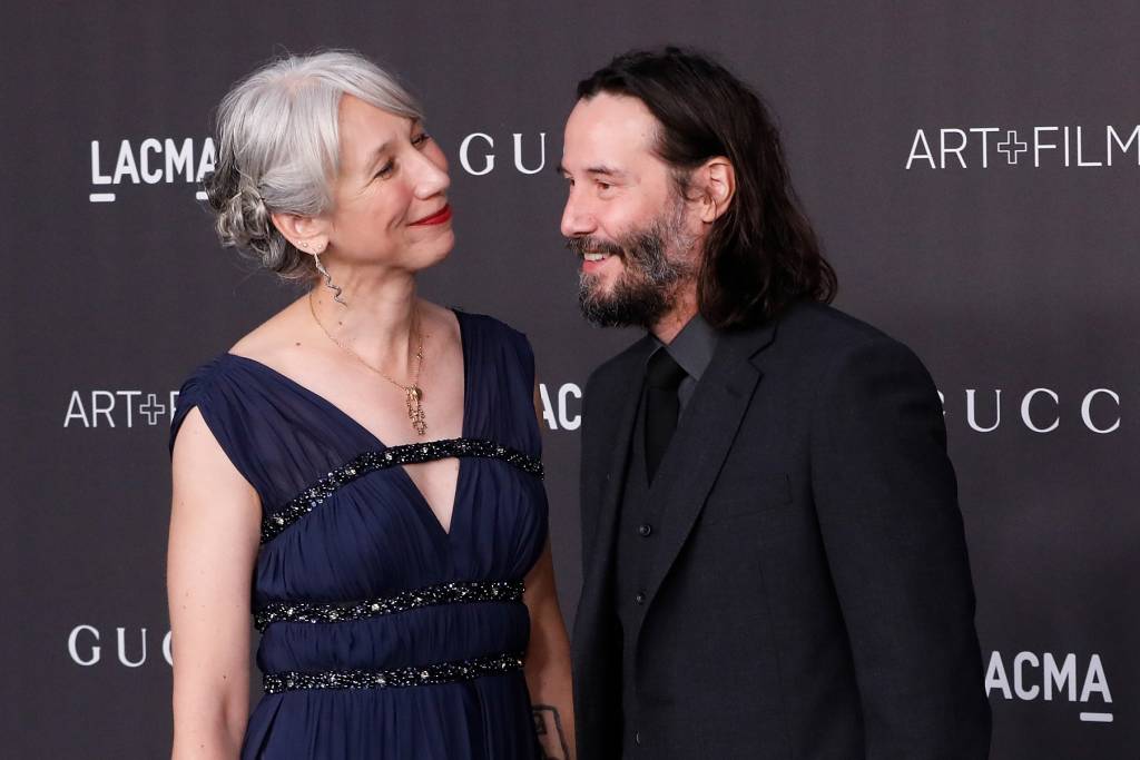 Keanu Reeves e a namorada estão fazendo a internet voltar a ter fé no amor