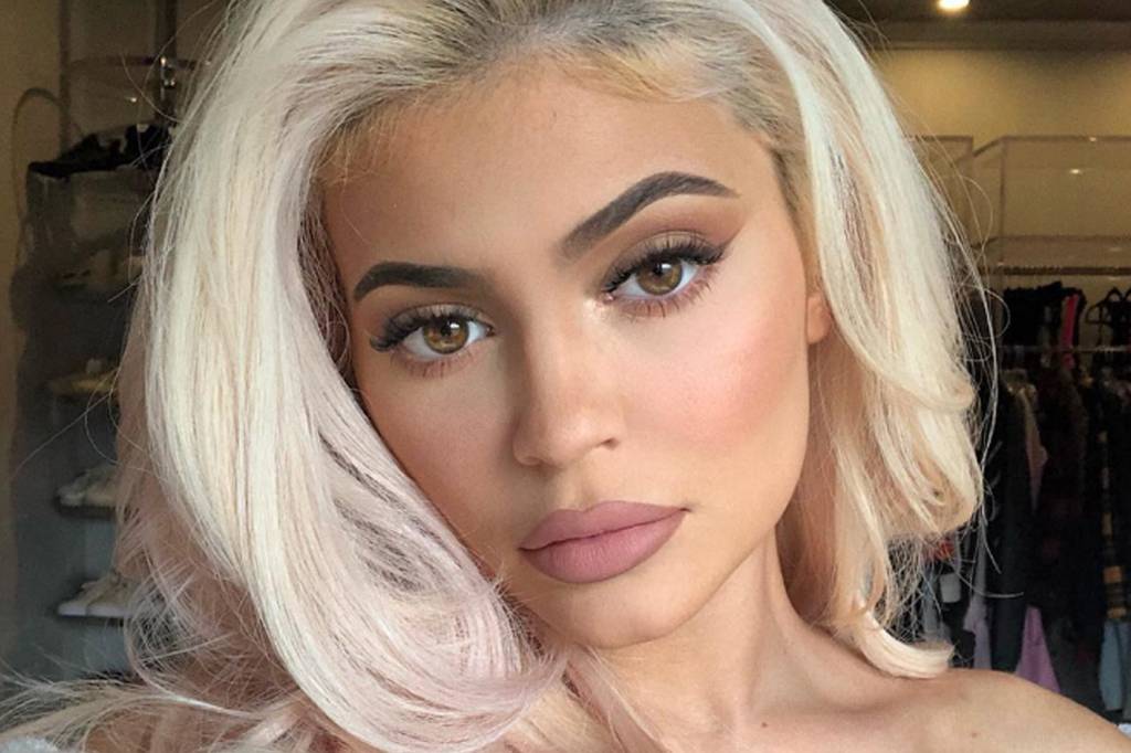 Obviamente, Kylie Jenner se fantasiou de Barbie no Halloween