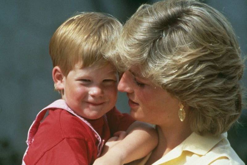 Harry desabafa sobre lembrança de Diana: “é uma ferida ainda aberta”