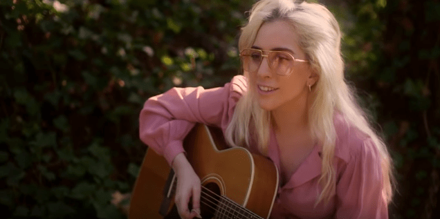 Lady Gaga lança clipe de “Joanne”, música em homenagem à tia dela