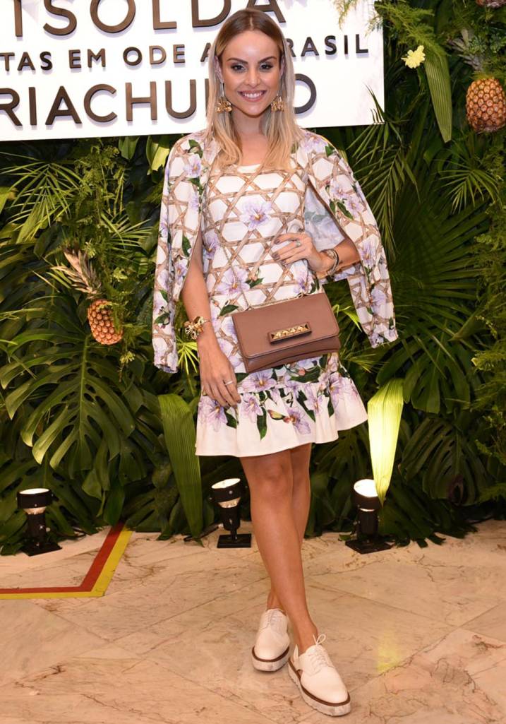 Famosas usando pe&ccedil;as da cole&ccedil;&atilde;o Isolda para Riachuelo