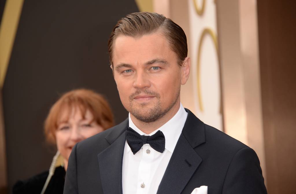 Leonardo DiCaprio faz tweet em apoio à #DefundBolsonaro e Salles critica