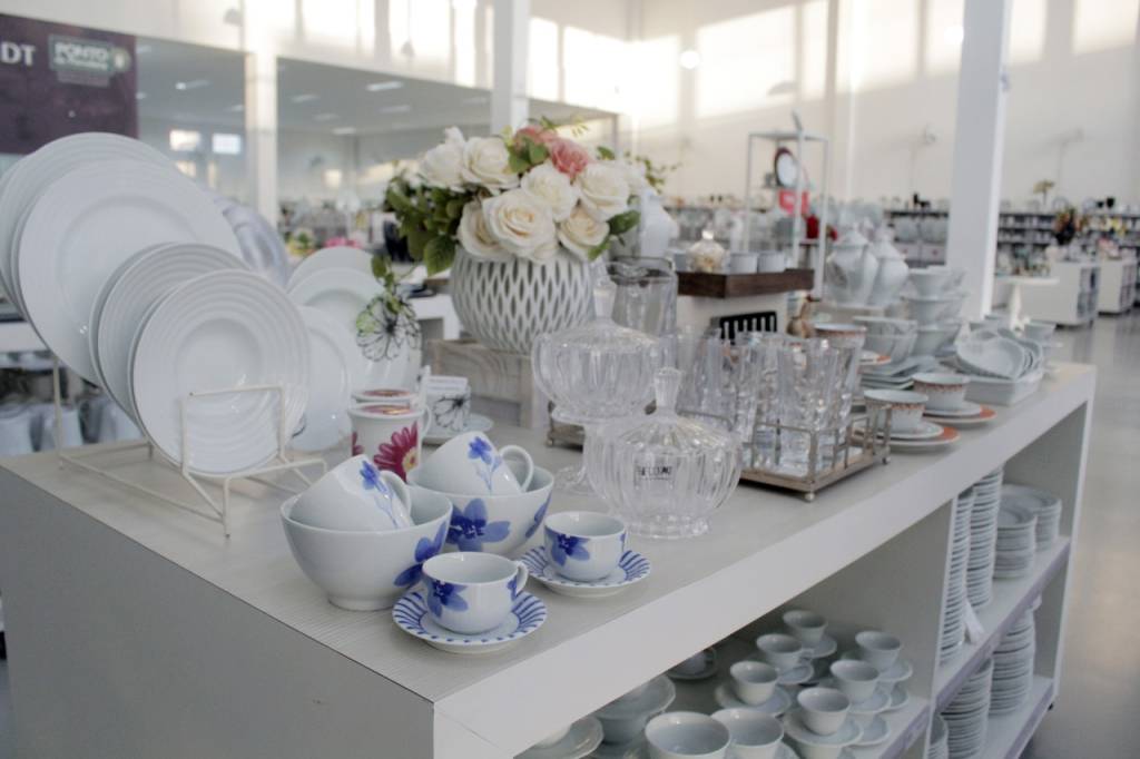 10 lojas oferecem até 70% de desconto em móveis e decoração