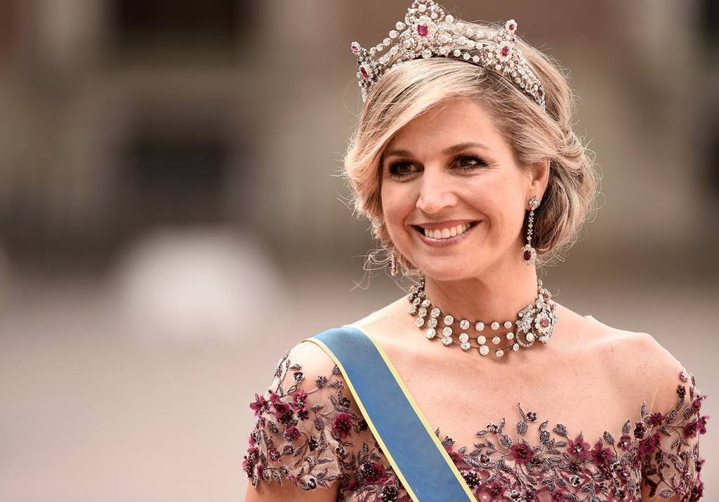 Realeza europeia se reúne em casamento na Suécia; veja os looks