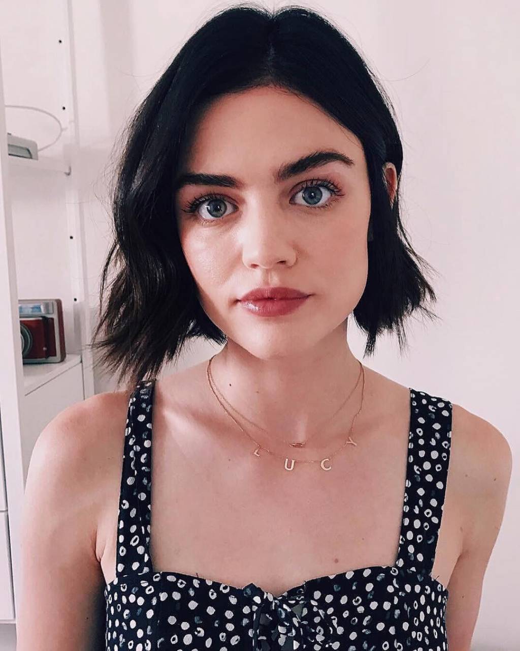 Lucy Hale também é fã e arrasou na polêmica tendência da calça cargo