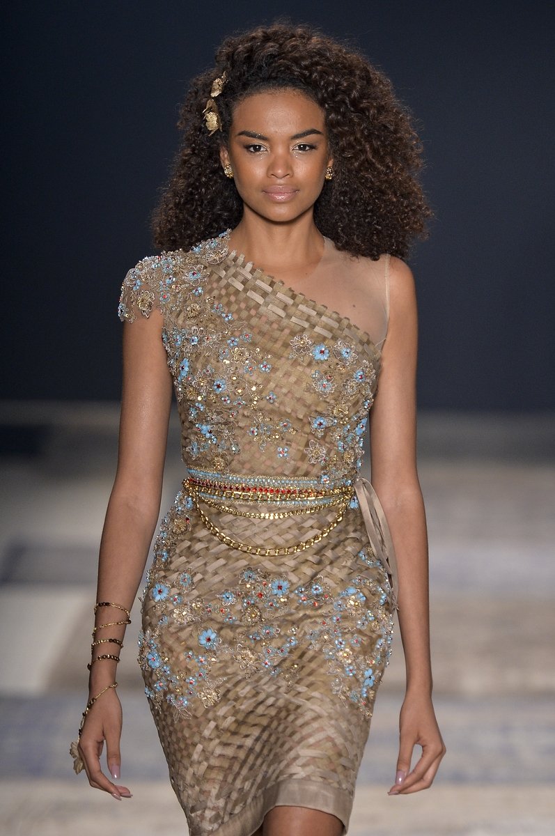 Lucy Ramos arrasa em desfile de Samuel Cirnansck