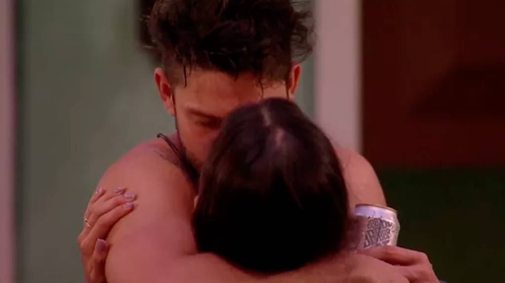 luiz-felipe-e-mayla-se-beijam-bbb17 luiz-felipe-e-mayla-se-beijam-bbb17