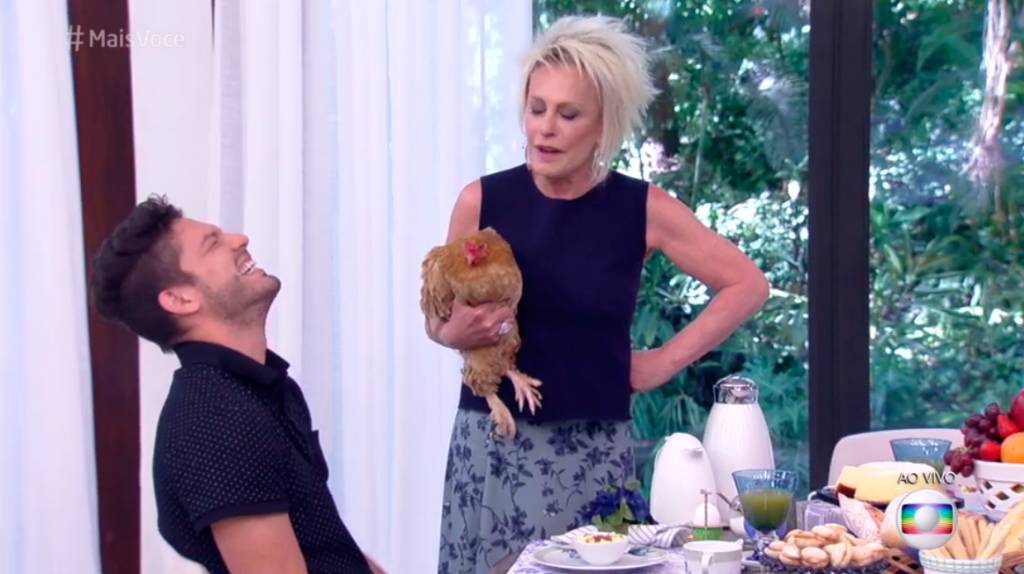 Ana Maria Braga dá galinha para Luiz Felipe não ficar sem ovos
