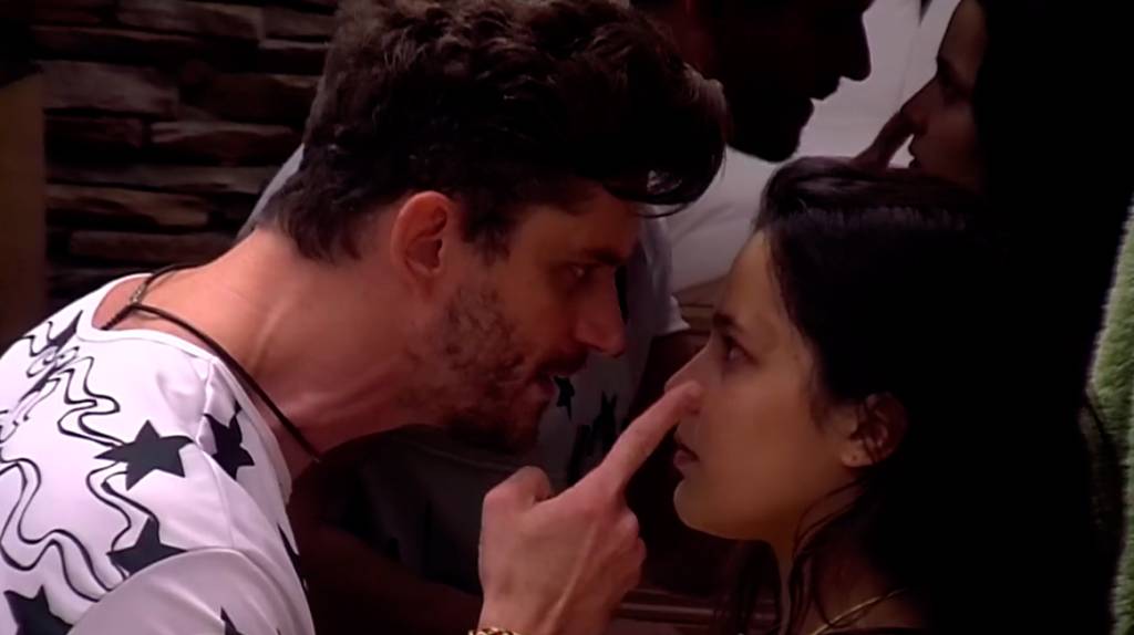 marcos-aponta-dedo-na-cara-de-emilly-bbb17