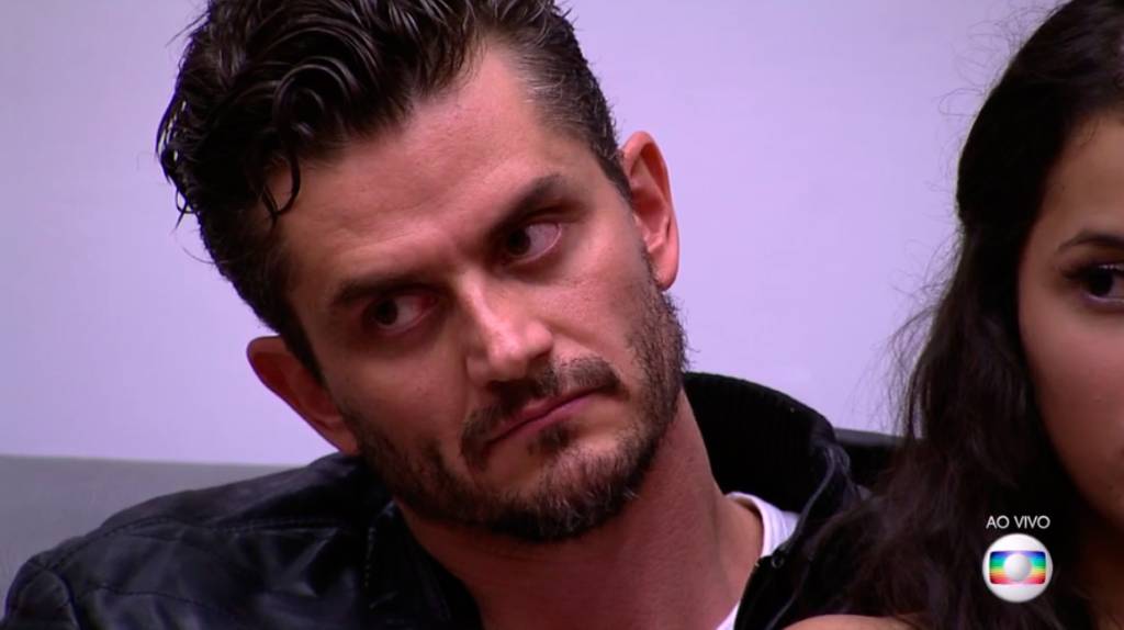 Marcos é expulso do Big Brother Brasil 17 por agredir Emilly