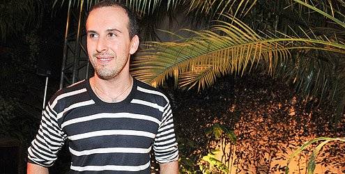 Cabeleireiros avaliam a eficácia da nova escova Exohair