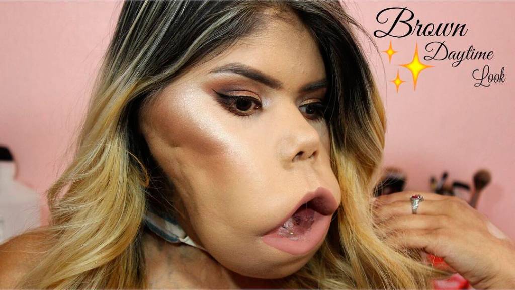 Muito além da maquiagem, garota dá aula de superação no YouTube