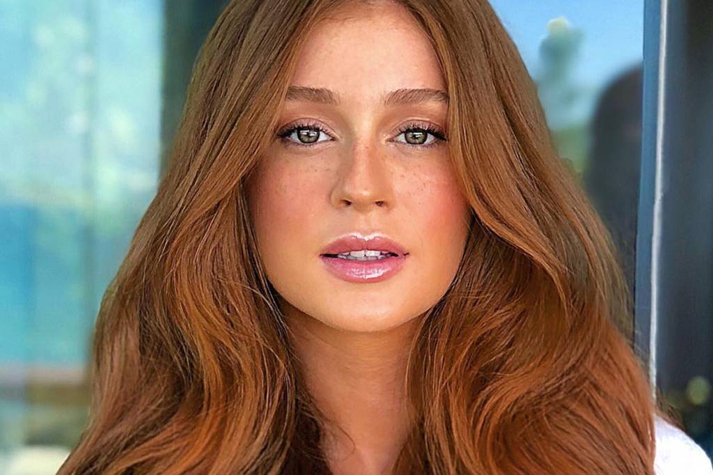 Marina Ruy Barbosa escolheu um look “cigana fashionista” para curtir Paris
