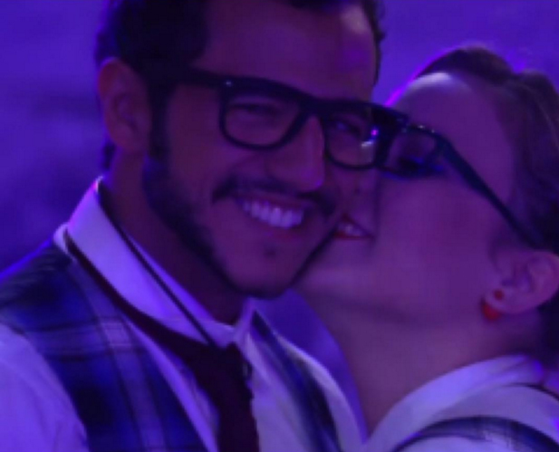 Uma semana após deixar o BBB16, Matheus se declara para Maria Claudia