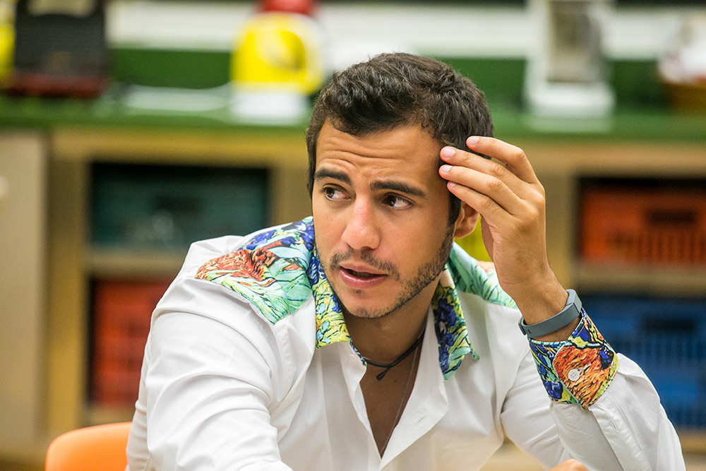 Fora da casa, Matheus afirma que Maria Claudia é “muito grudenta”