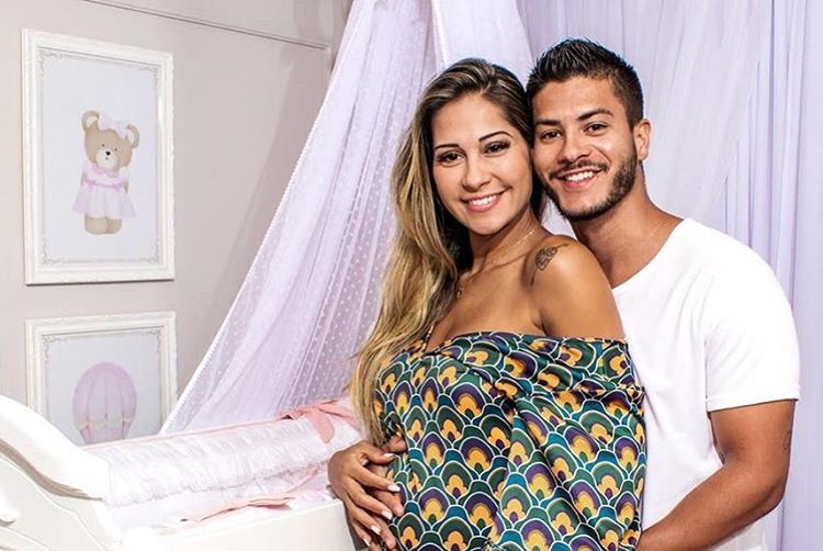 Mayra Cardi mostra o quarto da filha e revela que contrações já começaram