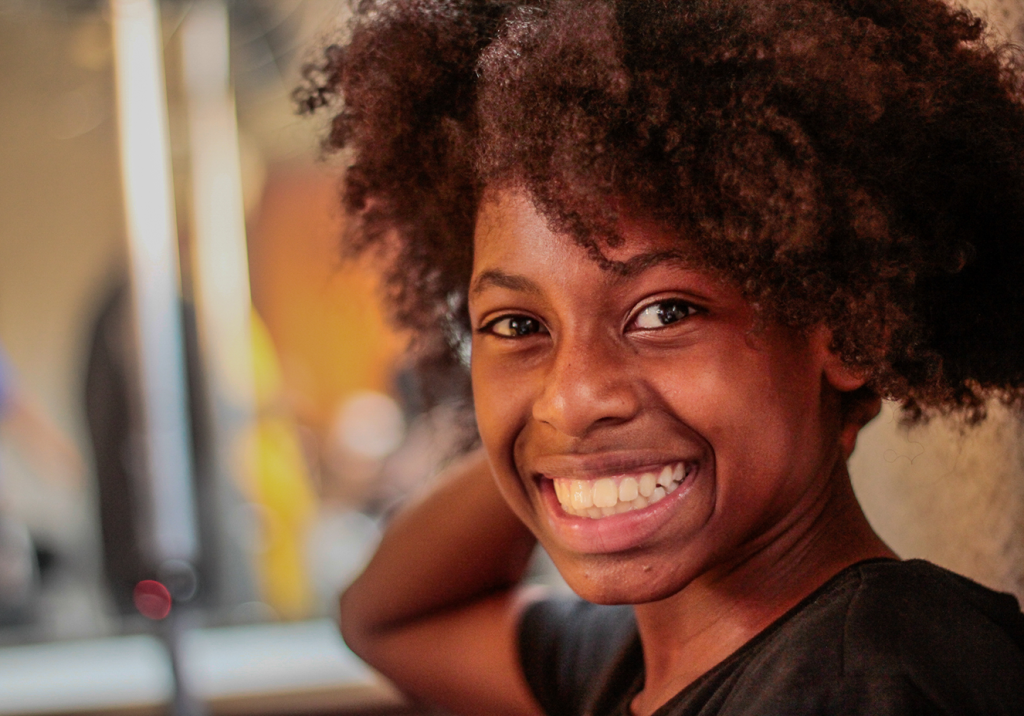 Amor à beleza negra: MC Soffia lança seu primeiro clipe, “Menina Pretinha”