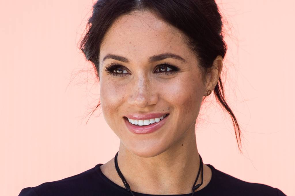 Meghan Markle é vista em Nova York rumo ao chá de bebê