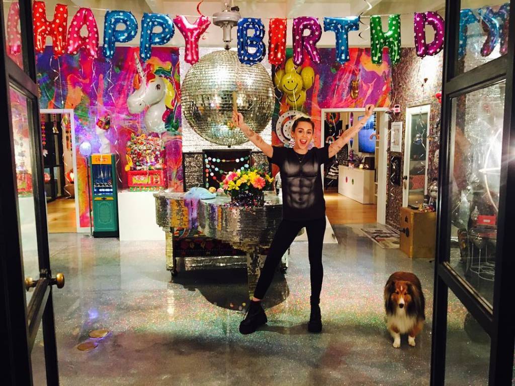 Miley Cyrus recebe a melhor surpresa de aniversário