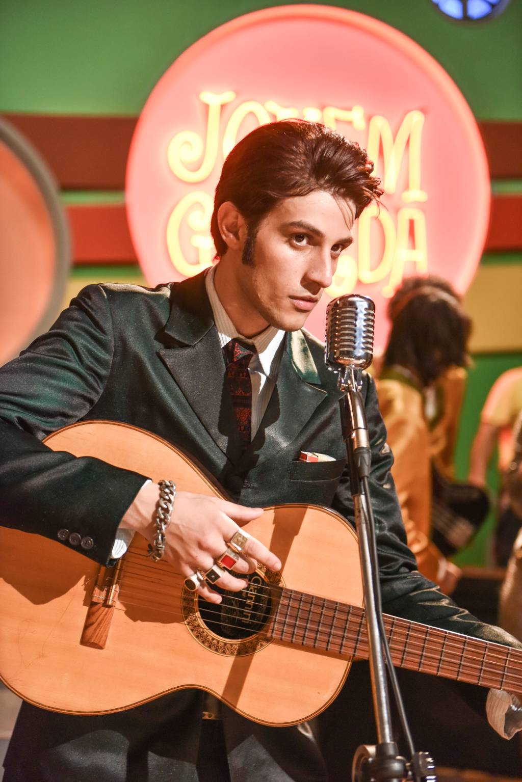 ‘Minha Fama de Mau’ tem carisma, mas não consegue ser um filme relevante