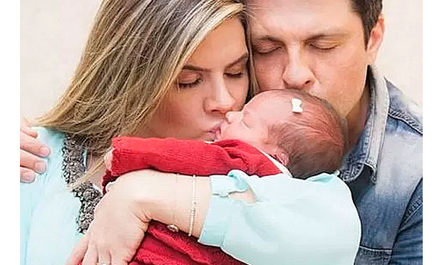 Mirella Santos e Ceará em momento de amor com a filha Valentina