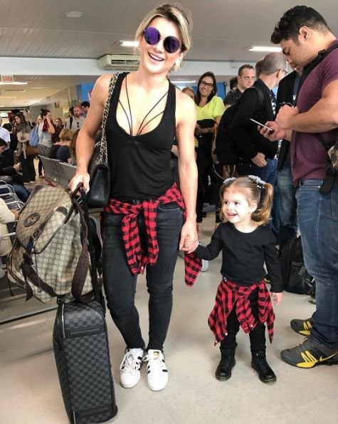 As mamães famosas que usam o mesmo look dos filhos