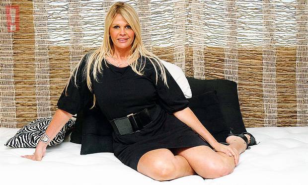 Monique Evans vai para clínica psiquiátrica pela segunda vez