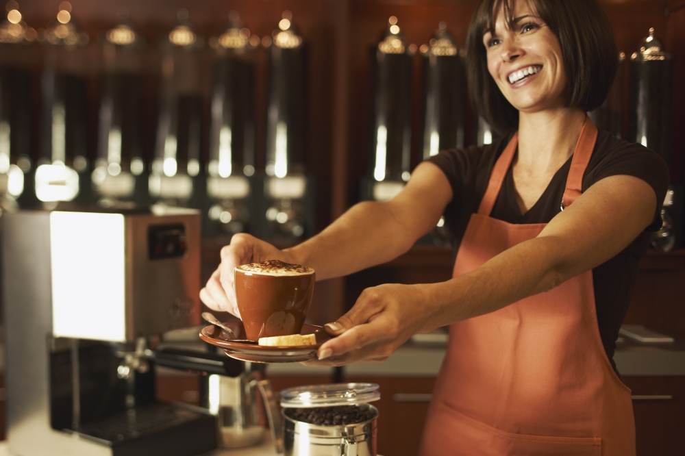 Conheça a carreira de barista: profissional especializado em café