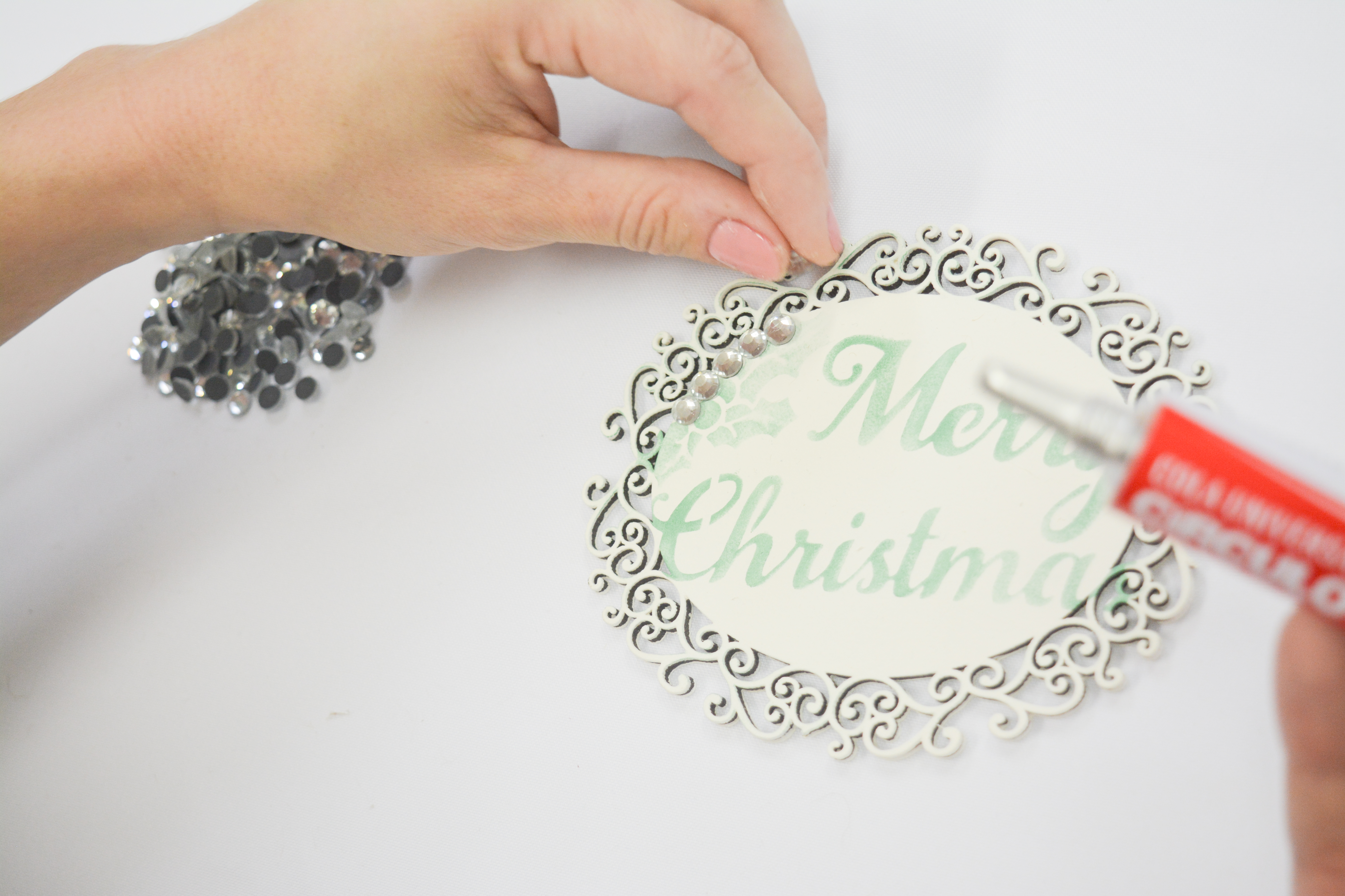 nc2b009-colar-strass-placa-de-mdf-finalizada