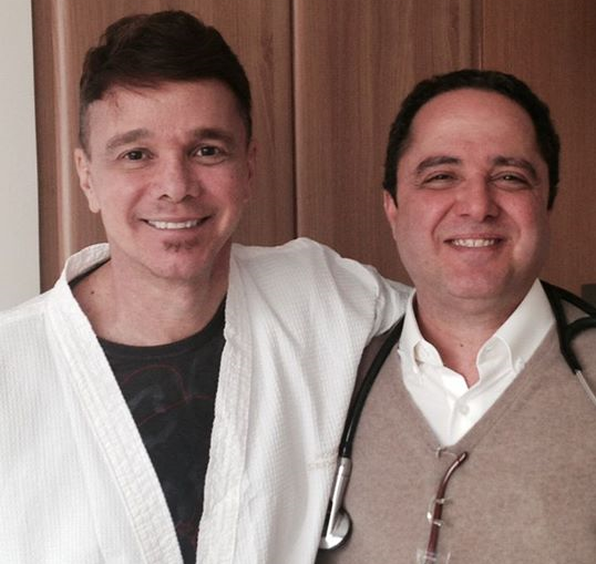 Netinho tem alta depois de 6 meses de internação: “Indo para casa muito feliz”