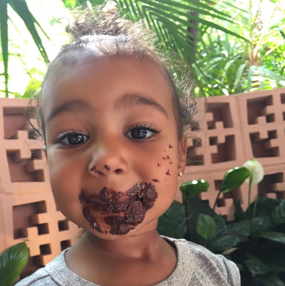 Os quinze momentos mais fofos (e deliciosos!) de North West no Instagram