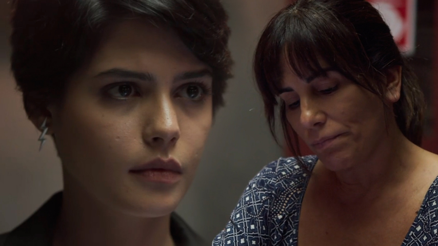 O Outro Lado do Paraíso: Adriana (finalmente) reconhece sua mãe