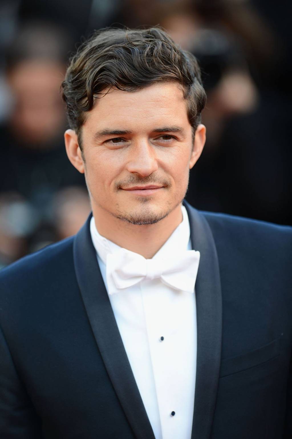 Orlando Bloom platina o cabelo