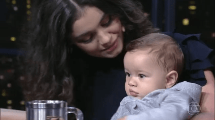 Otto dá show de fofura na entrevista da mãe Sophie Charlotte