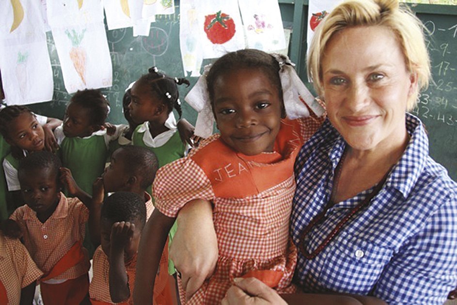 Patricia Arquette fala de seu projeto para levar saneamento básico ao Haiti