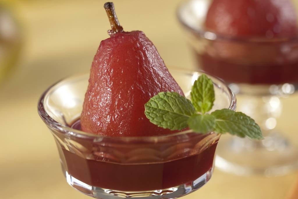 Peras ao vinho tinto