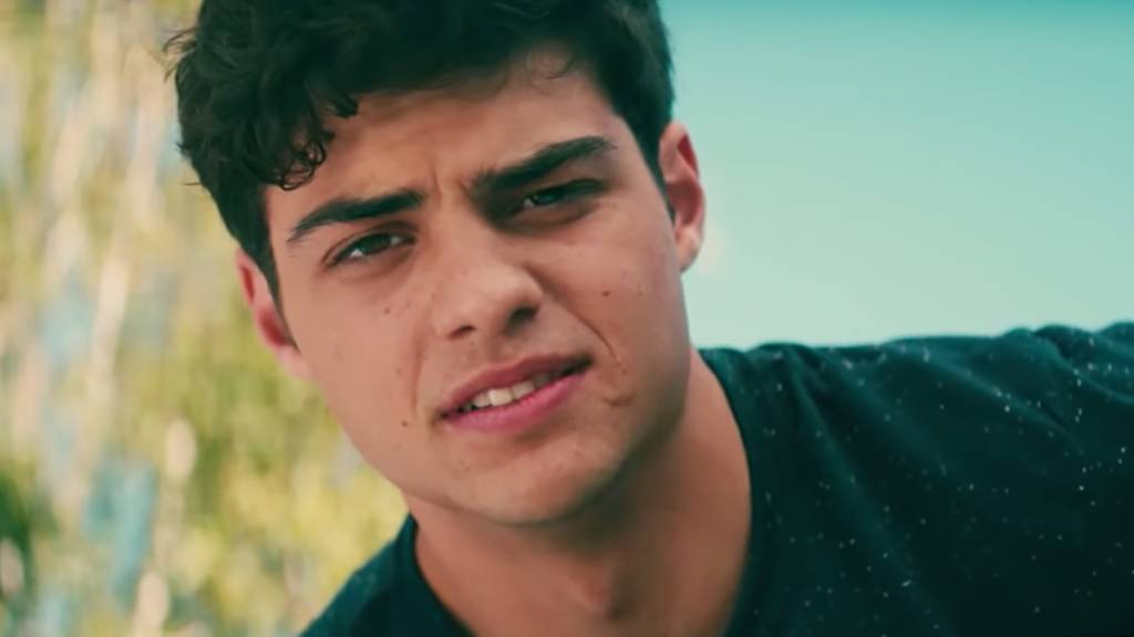 Noah Centineo explicou o motivo daquela cicatriz no rosto dele