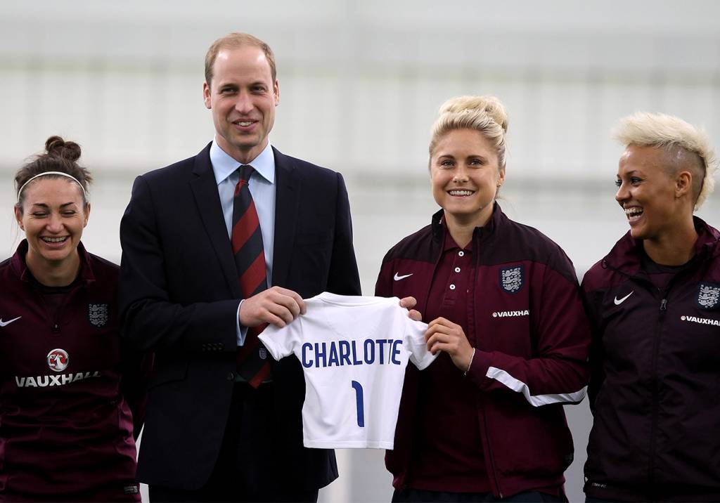 Príncipe William e time de futebol feminino