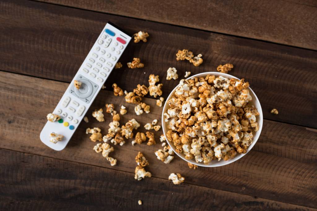 7 receitas de pipoca doce para variar o cardápio dos momentos de diversão