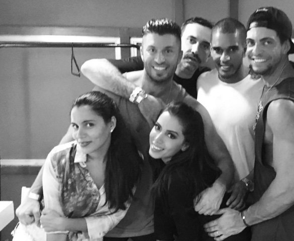 Riccardo Tisci, diretor criativo da Givenchy, se joga com Preta Gil e Anitta no Rio